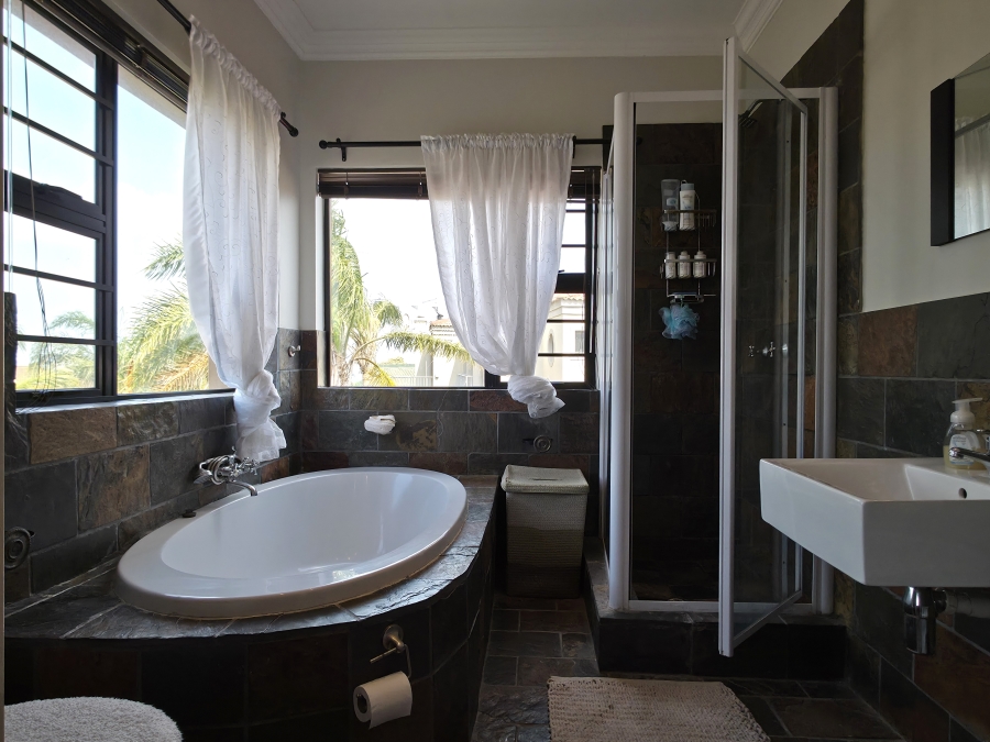 4 Bedroom Property for Sale in Noorsekloof Eastern Cape